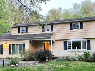 118 Shallowbrook Ln, Glastonbury, CT 06033