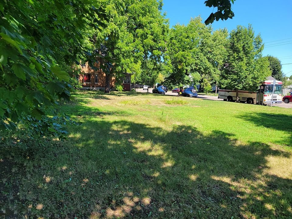 2nd image of 7th St W
