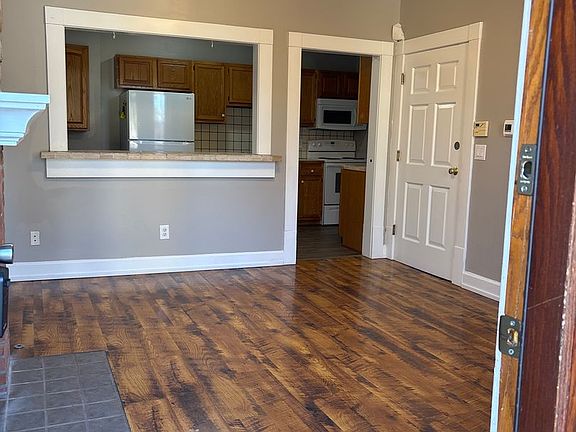 3rd image of 802 E Main St #804-1/2
