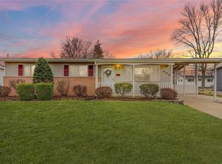 530 Falcon Dr, Florissant, MO 63031