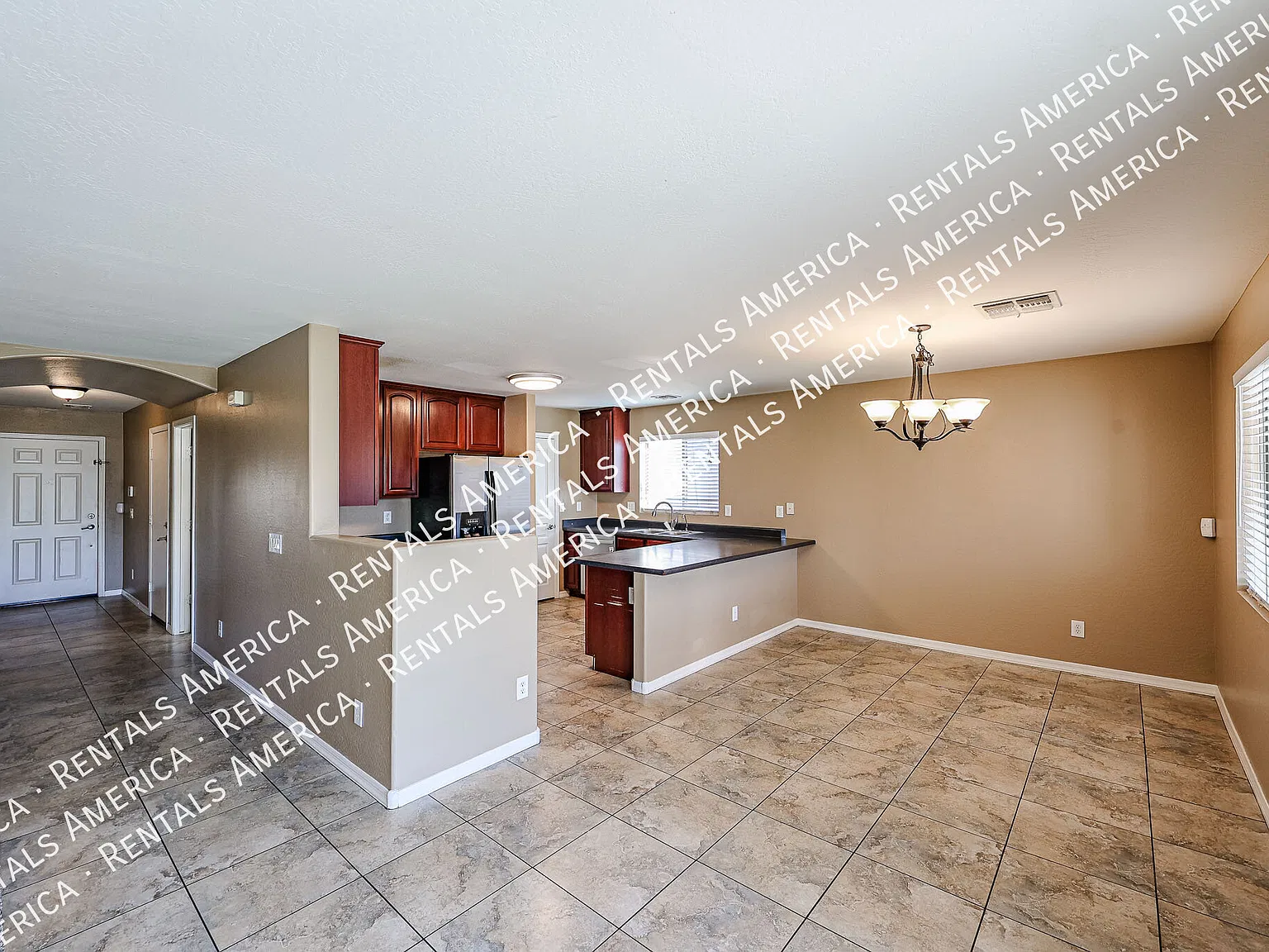 Spacious 4 Bd / 2.5 Ba home with large loft and a den — Photo 3