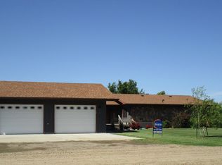 320 Lake View Dr, Devils Lake, ND 58301