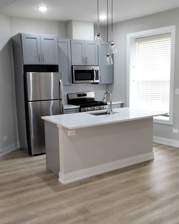 1st image of 437 W Belden Ave #17