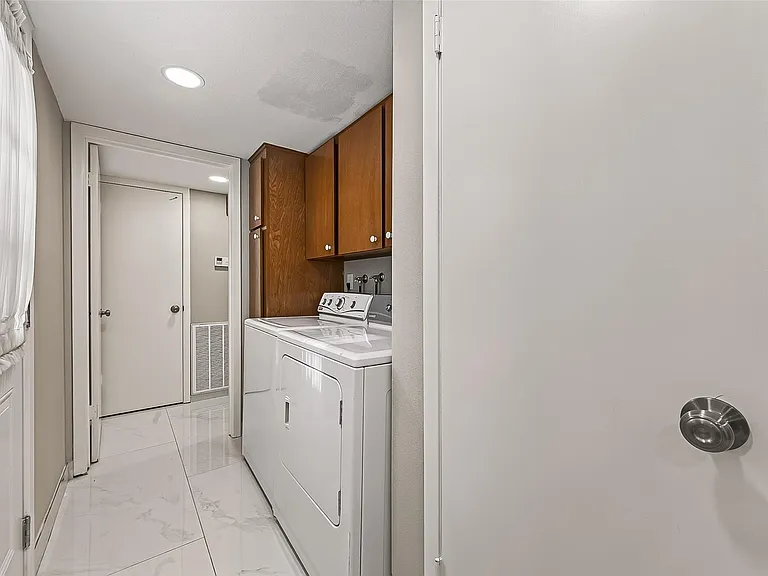 6649 De Moss Dr #649 — Photo 24