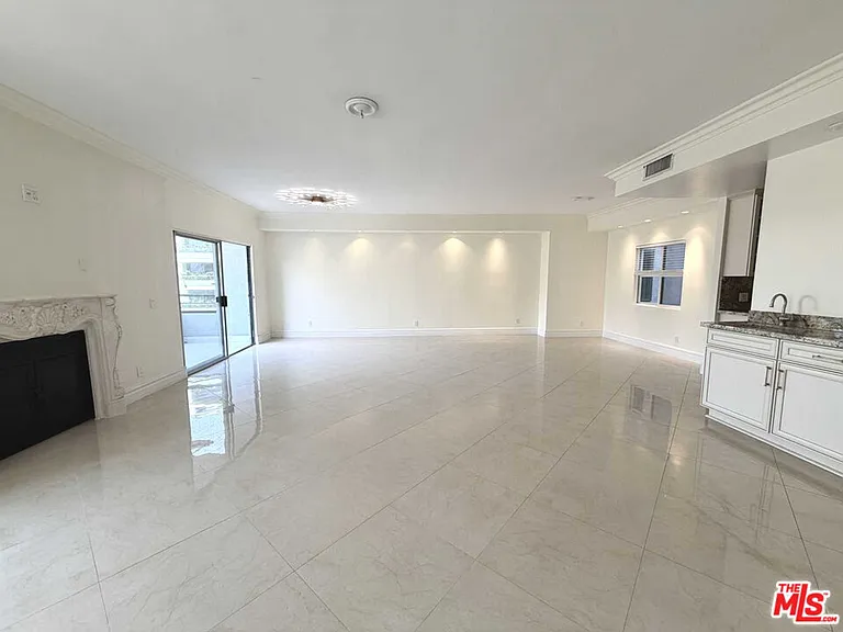 121 S Palm Dr #404A — Photo 41