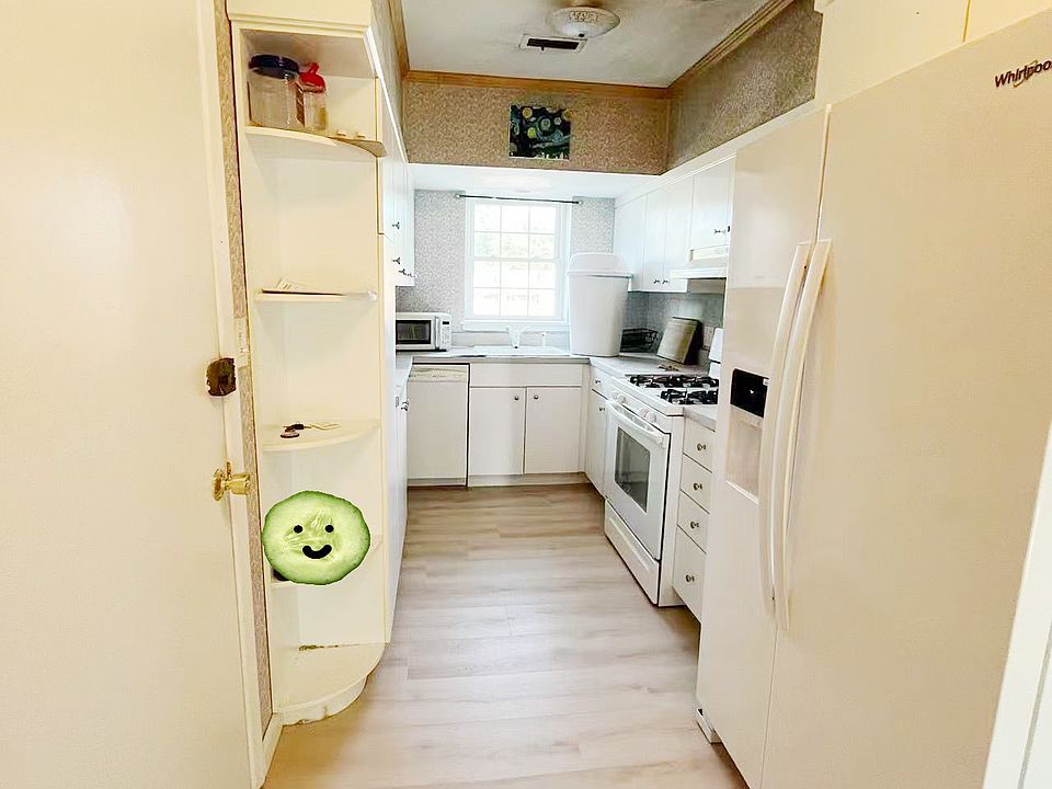 1st image of 199 Lake Shore Rd APT 4