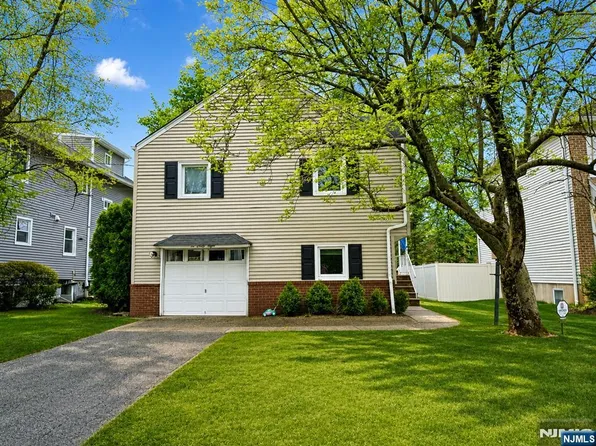 768 Dearborn St, Teaneck, NJ 07666