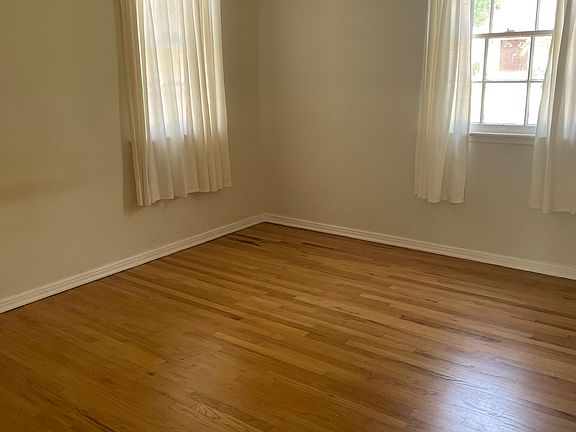5th image of 6508 W 83rd St