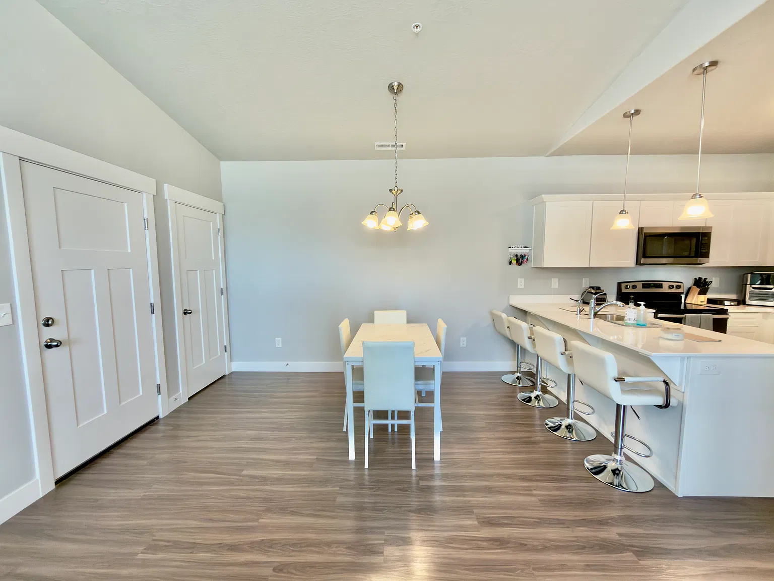 3 bed, 1250 sqft, $2,000 — Photo 4