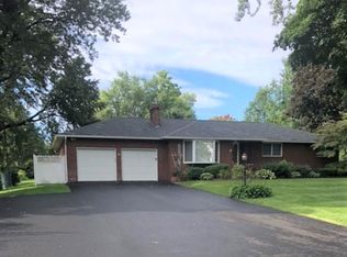 12 Fernwood Dr, Loudonville, NY 12211