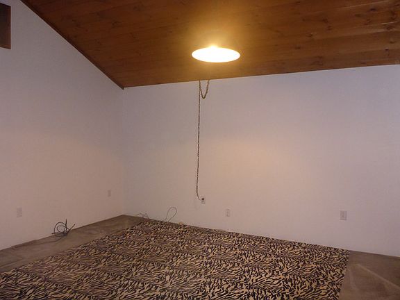 4th image of 520 Garden St