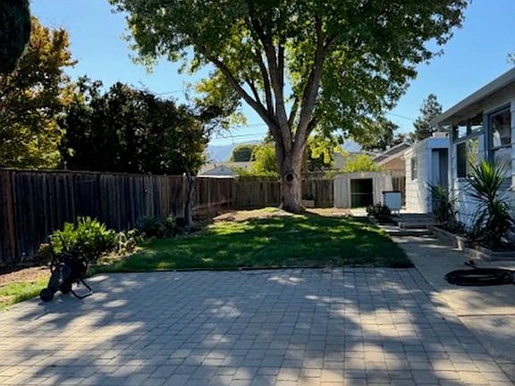 4th image of 15424 Stratford Dr
