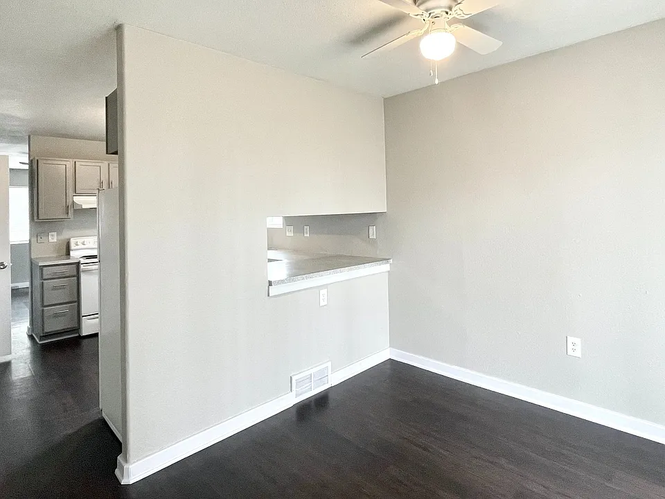 Dining Room Connects With Kitchen