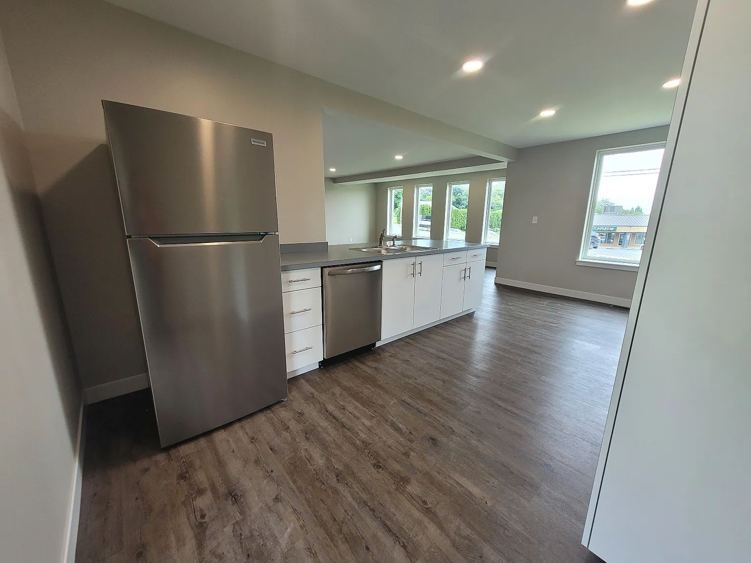 2 bed, 1200 sqft, $1,700 — Photo 3