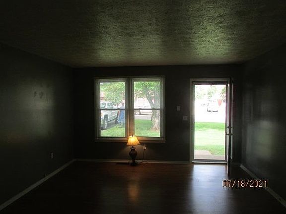 2nd image of 1221 N Sunrise Dr