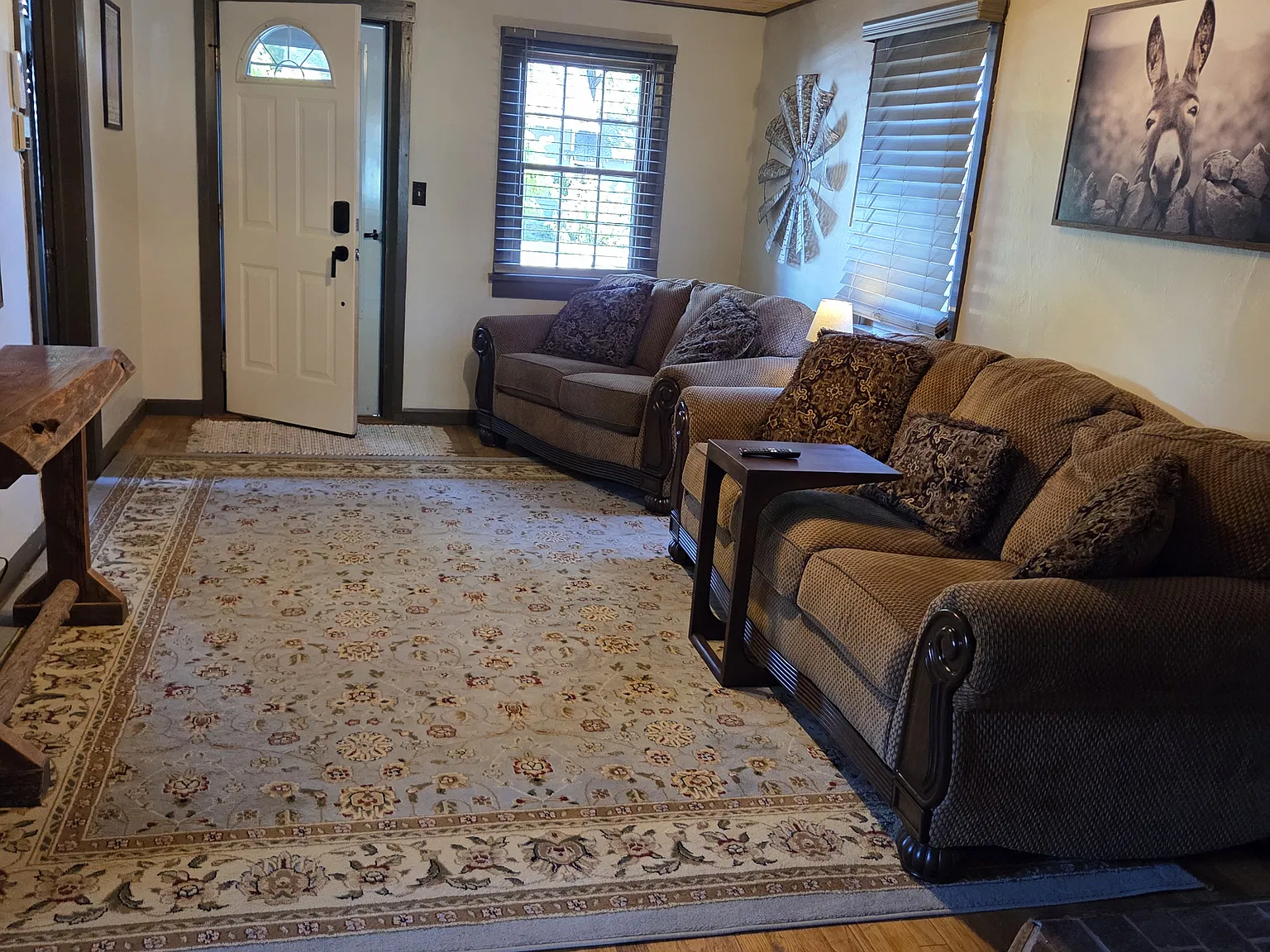 3 bed, 1076 sqft, $3,200 — Photo 3