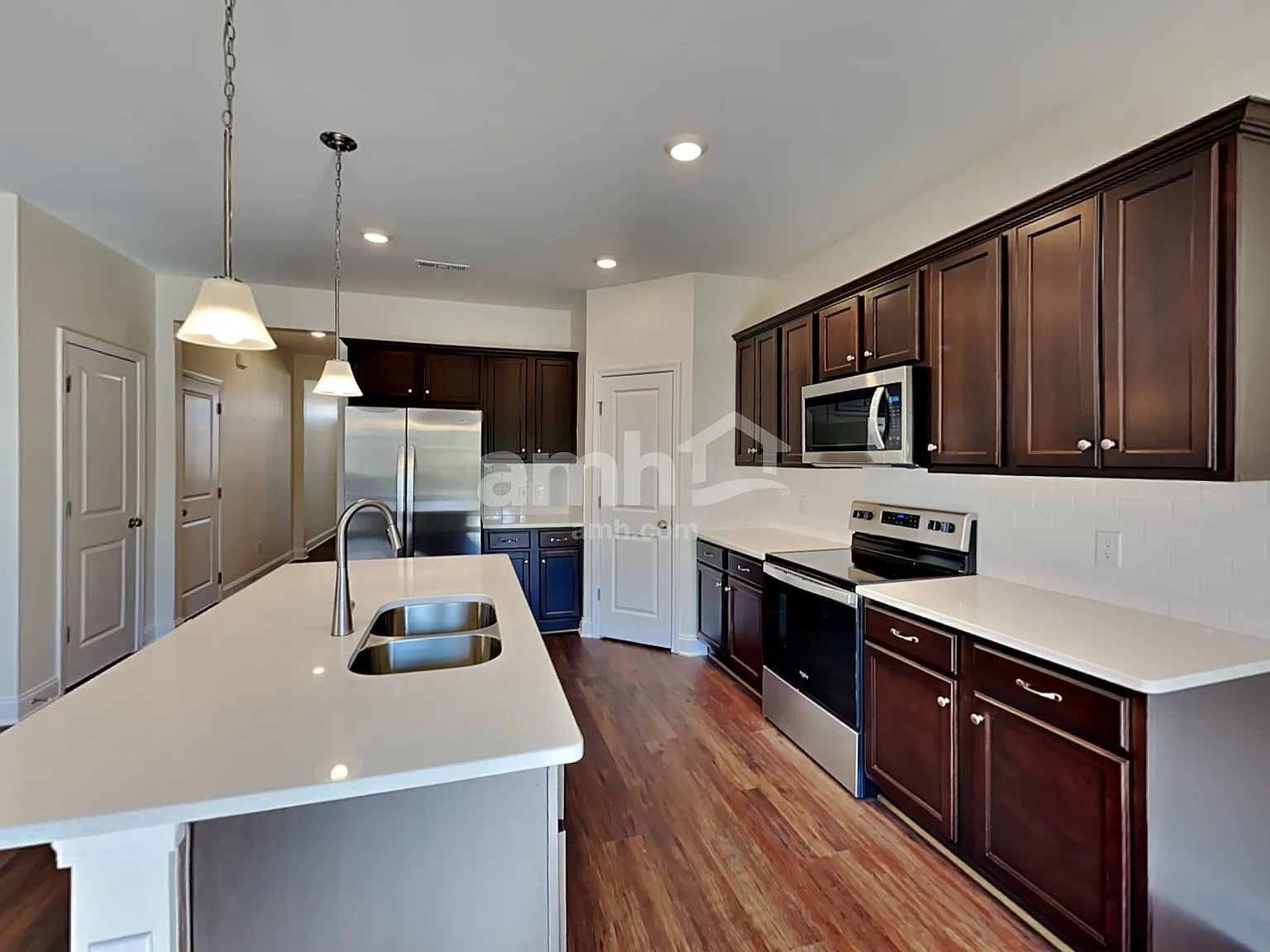 4 bed, 2.5 bath, 2297 sqft, $2,700 — Photo 3