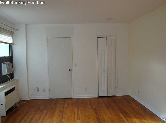 4th image of 420 Park Pl APT 1D