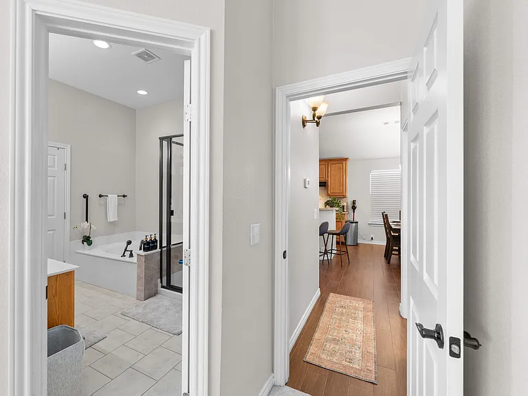 11350 Balcones Dr — Photo 6