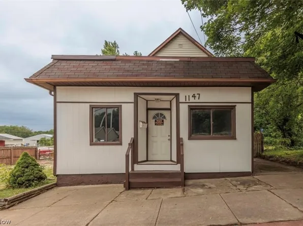 1147 Newton St, Akron, OH 44305