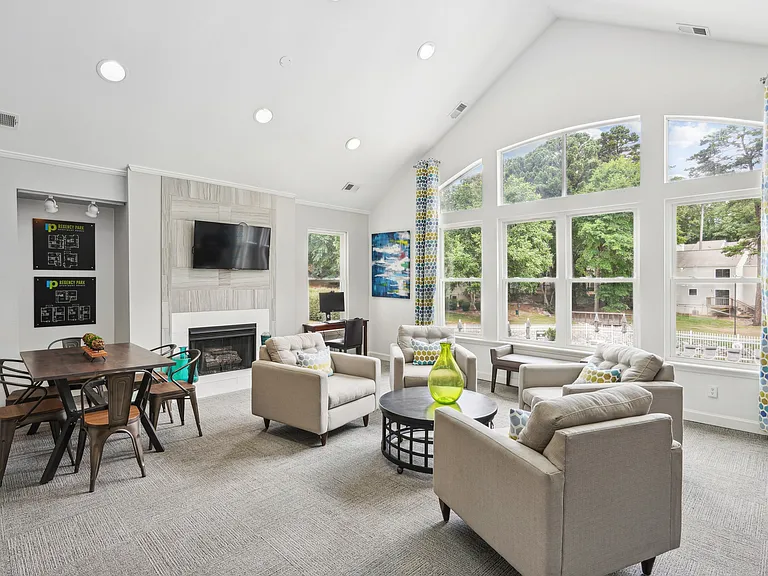 Regency Park Apartment Homes — Photo 47