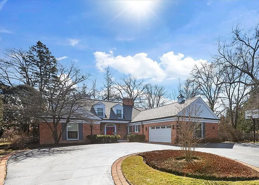 1115 Golfview Ln photo 1