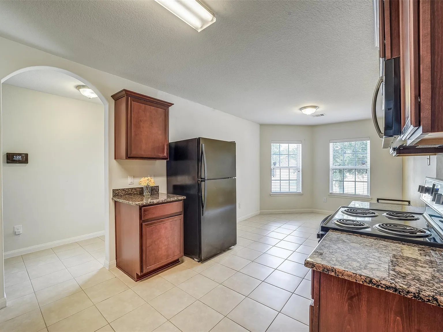 4 bed, 2.0 bath, 1889 sqft, $2,150 — Photo 3