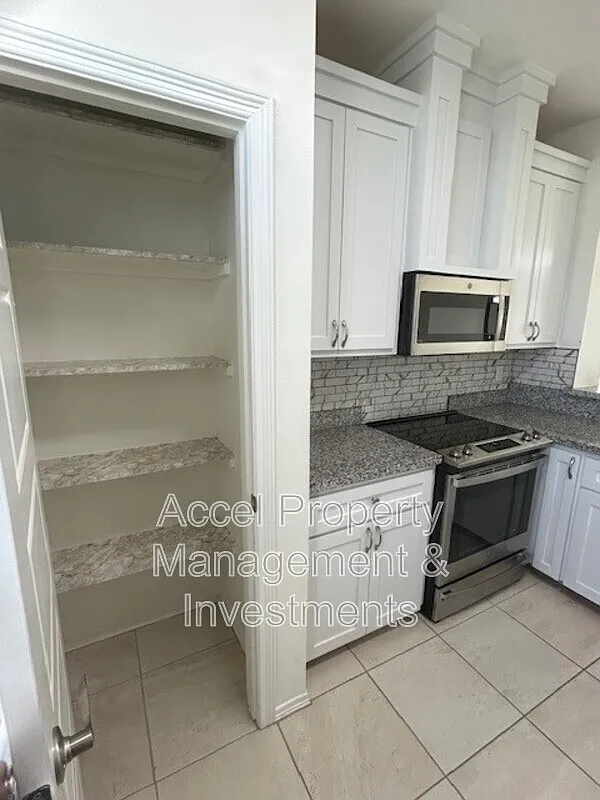 3 bed, 2.5 bath, 1774 sqft, $2,000 — Photo 4