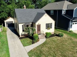 513 Kenilworth Rd, Bay Village, OH 44140