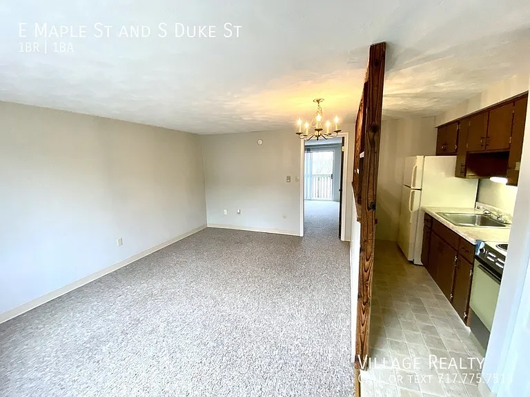 E Maple St — Photo 23