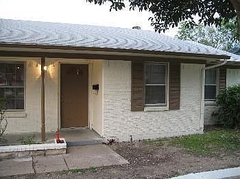 3rd image of 702 Curtis Dr