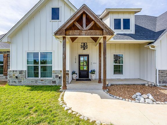 4th image of 1024 Monarch Ct