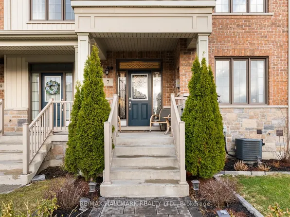 7 E Carratuck St, East Gwillimbury, ON L9N 0S5