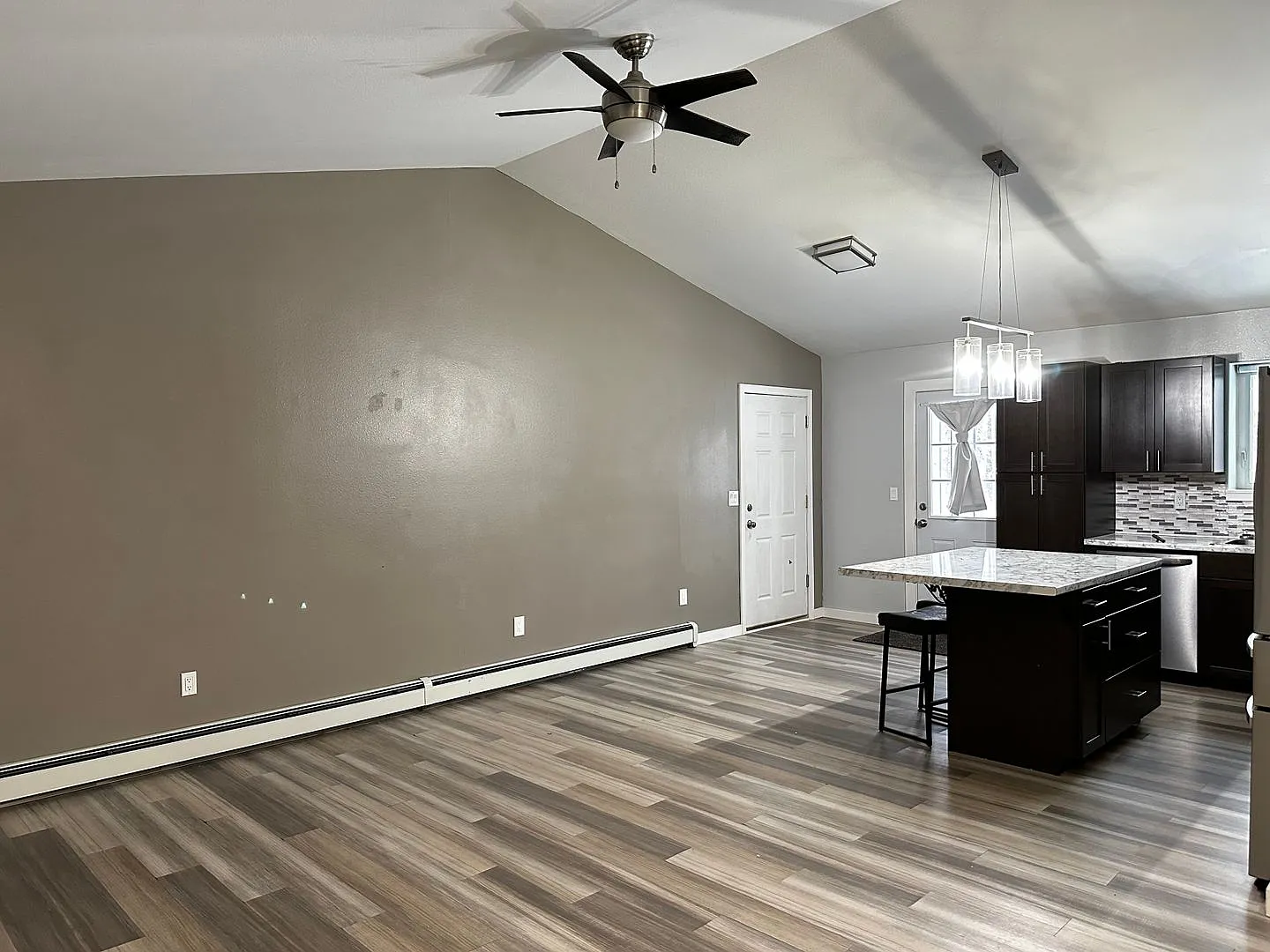 3 Bed/2 Bath/2 Car Garage/Pets Allowed — Photo 4