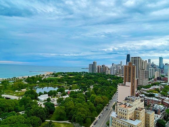 3rd image of 2020 N Lincoln Park W APT 27H