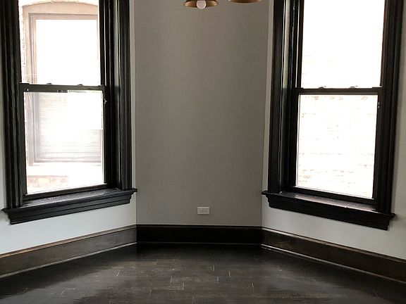 3rd image of 1339 N Maplewood Ave #3