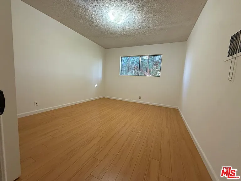 1131 Elm Ave #G — Photo 4