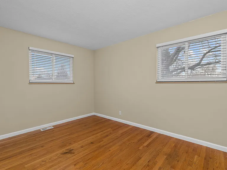 615 Wren Dr — Photo 17
