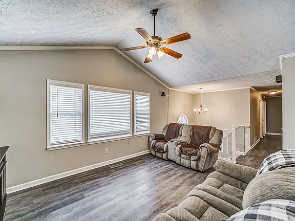 5th image of 76 Silverthorne Dr