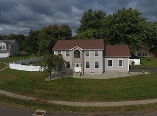 18 Wildflower Ln, Agawam, MA 01001