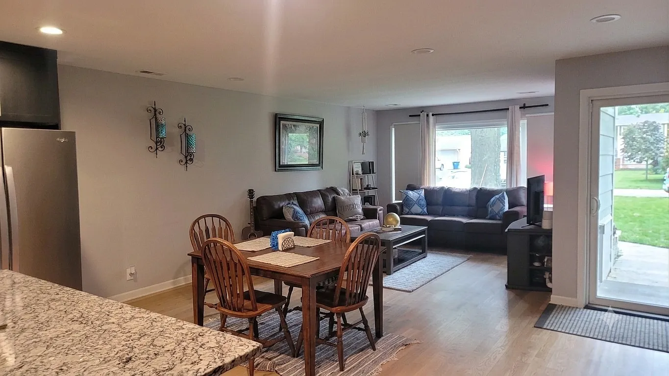 4 bed, 1566 sqft, $2,550 — Photo 4