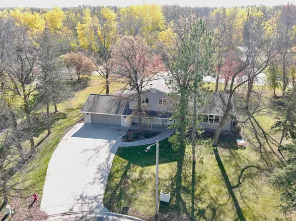 101 Kenwood Ct, Thief River Falls, MN 56701