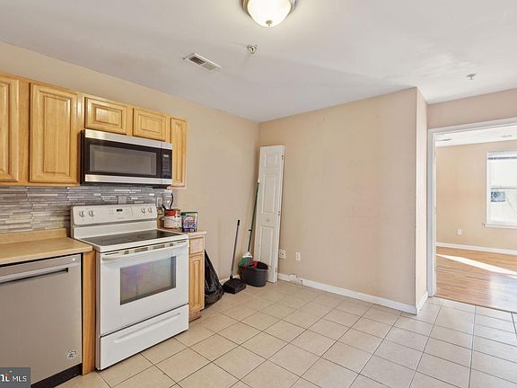 5th image of 2022 N Woodstock St