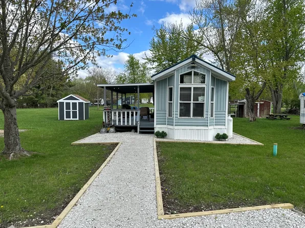 29-126 Woodhaven Lakes Rd, Sublette, IL 61367