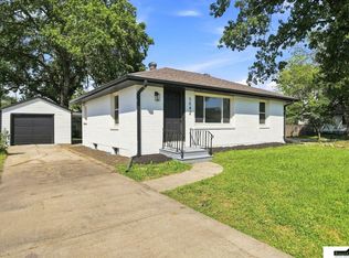 5042 Holdrege St, Lincoln, NE 68504