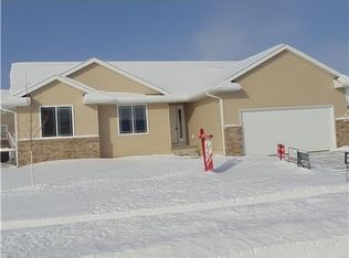 5920 Wheatland Dr SW, Cedar Rapids, IA 52404