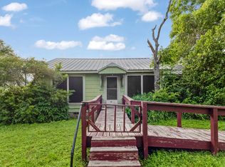305 S Rusk St, Groesbeck, TX 76642
