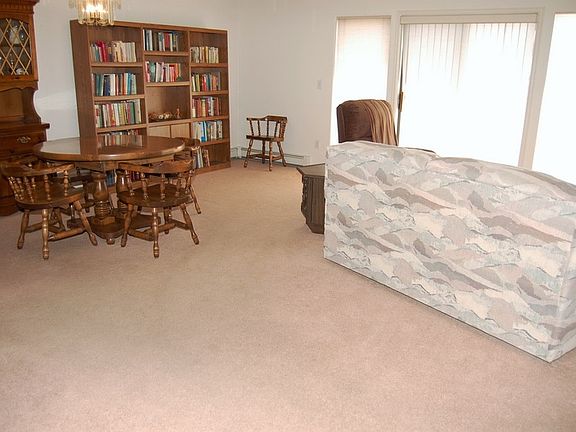 4th image of 568 N Park Ct APT B