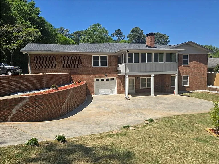 3420 Northside Dr #B — Photo 2