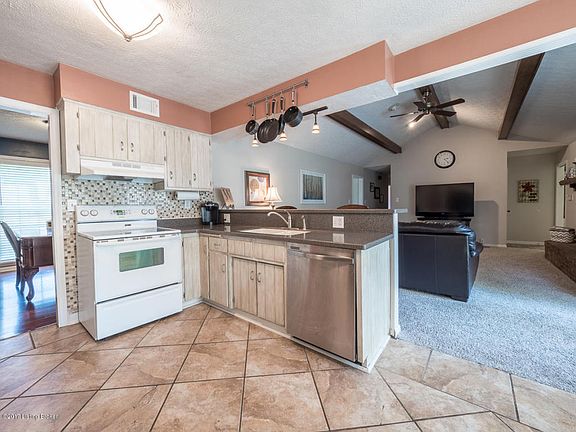 2nd image of 2914 Summerfield Dr